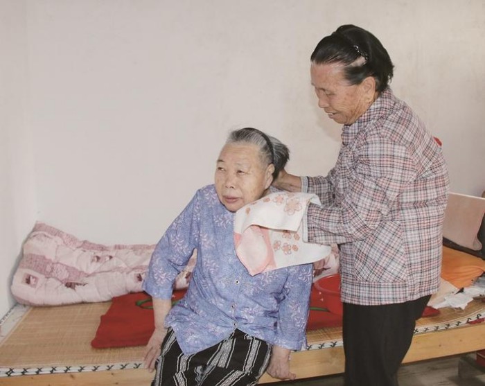 获得第九届全国道德模范提名奖，东山79岁阿婆郑明妹——为重残小姑撑起“母爱晴空”